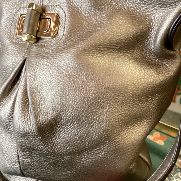 B. Makowsky Metallic Crossbody Bag - Picture 2 of 6